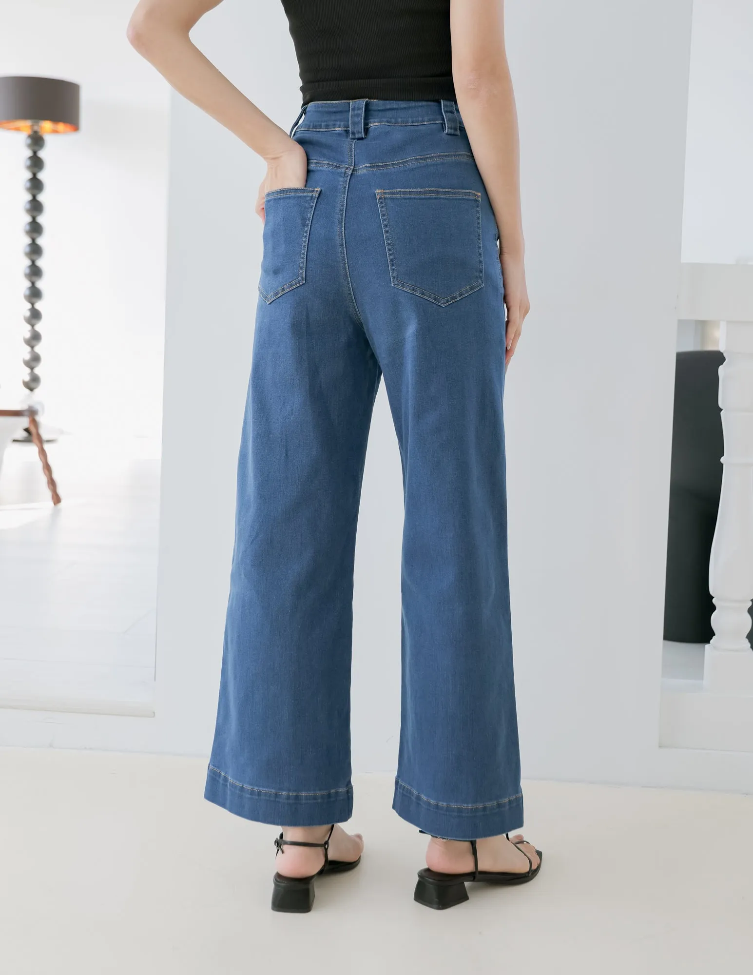 Nadine Straight Leg Jeans in Dark Wash